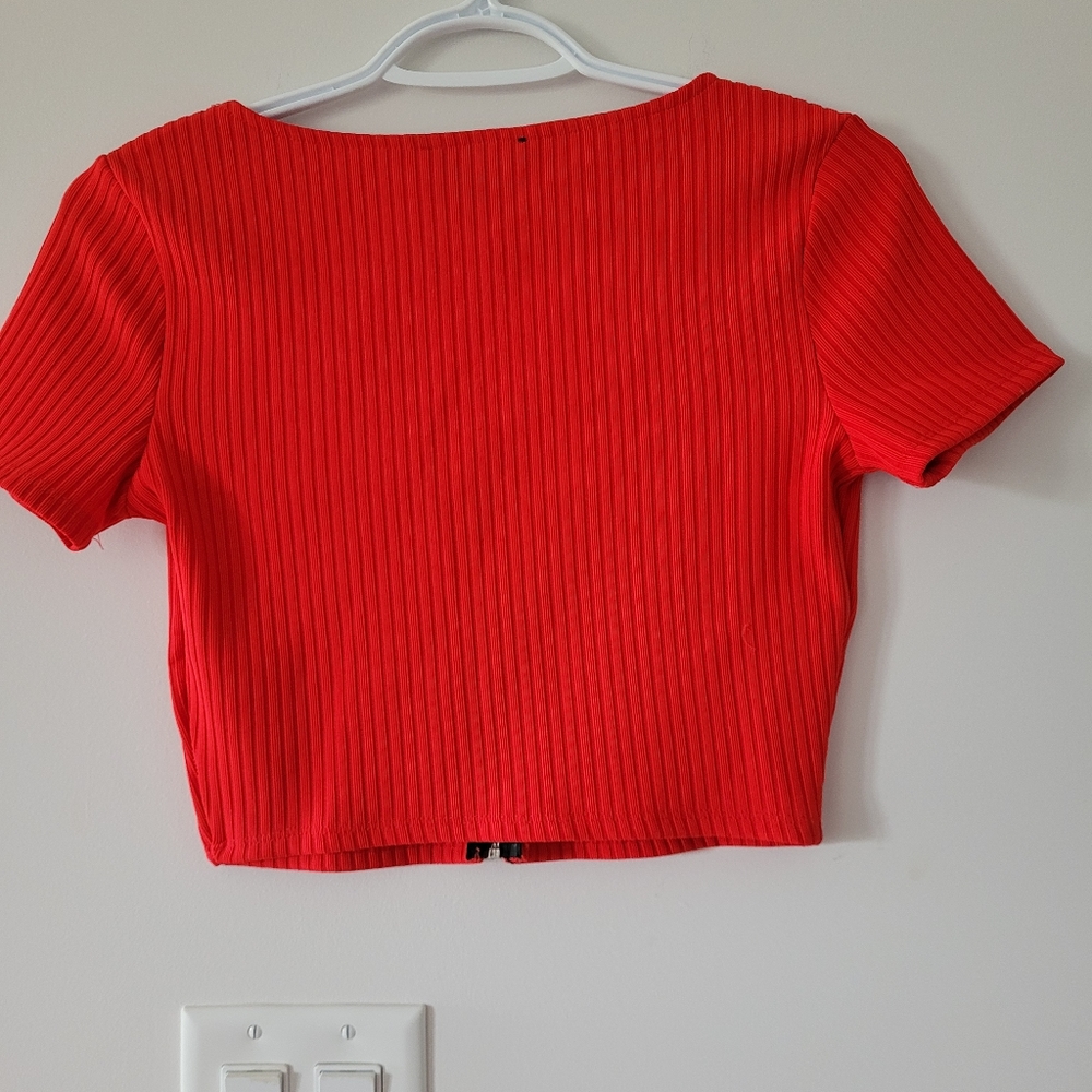 Crop top - Picture 2 of 2